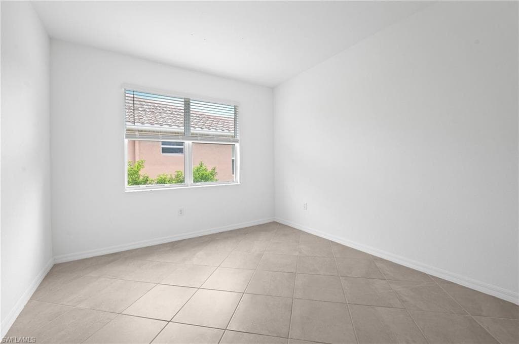 2616 Vine Ave, Naples, FL 34120-21