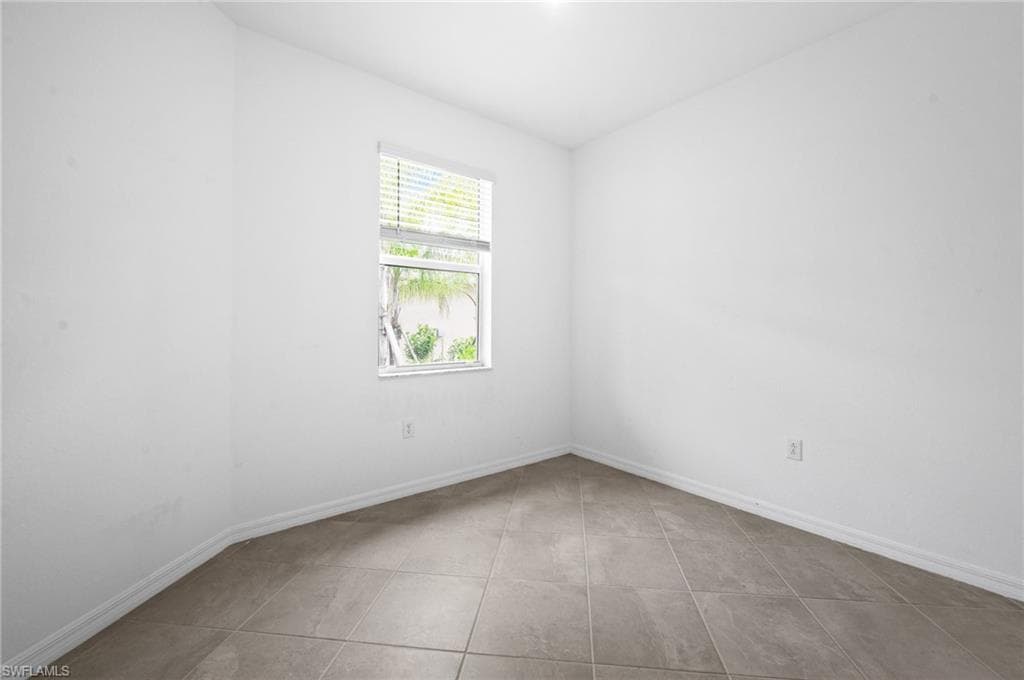 2616 Vine Ave, Naples, FL 34120-24
