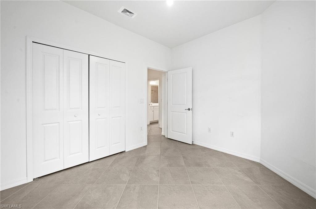 2616 Vine Ave, Naples, FL 34120-25