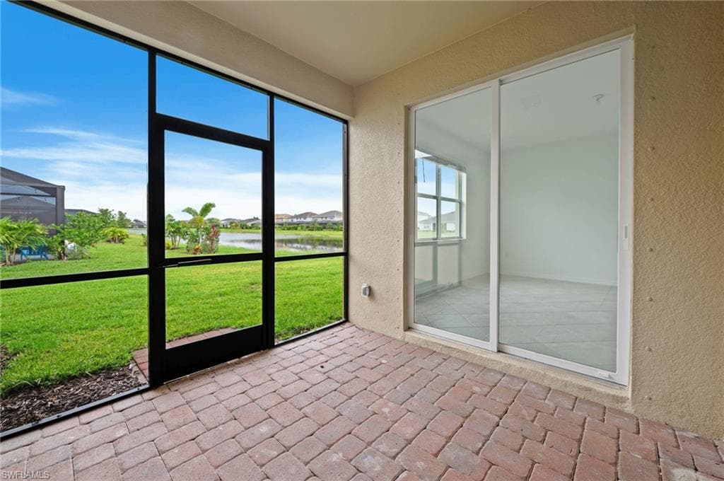 2616 Vine Ave, Naples, FL 34120-27