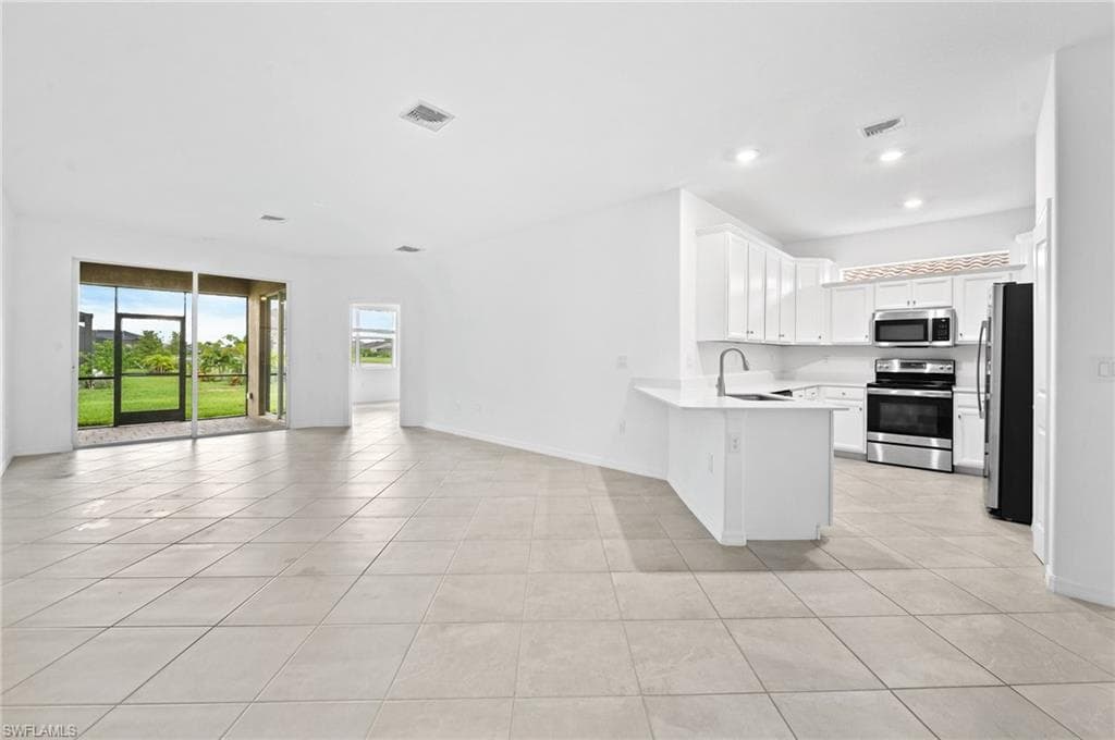 2616 Vine Ave, Naples, FL 34120-8