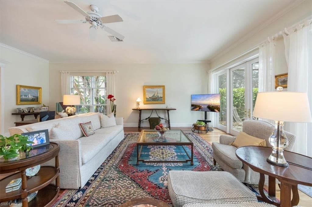 863 Turtle Ct, Naples, FL 34108-10
