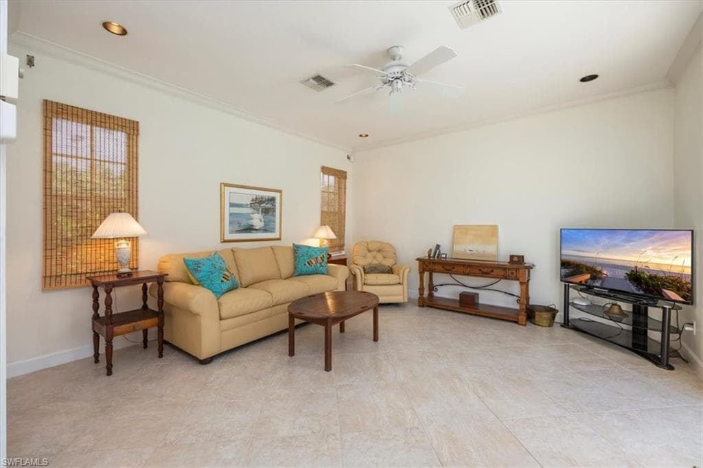 863 Turtle Ct, Naples, FL 34108-18