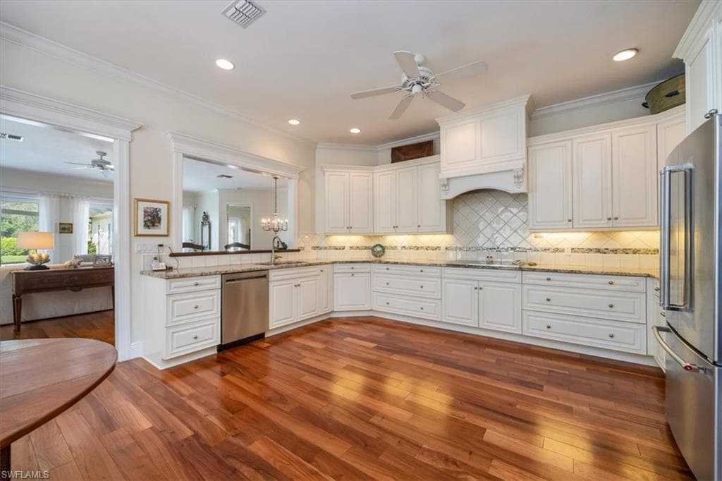 863 Turtle Ct, Naples, FL 34108-3