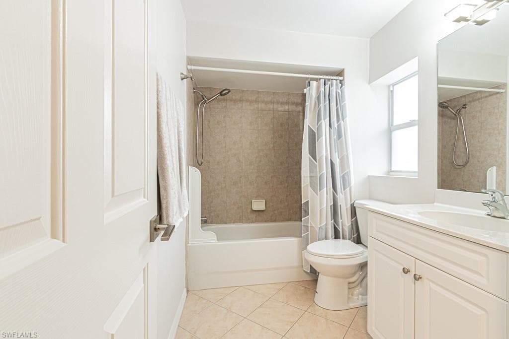 4544 Court Way 18d, Naples, FL 34109-33
