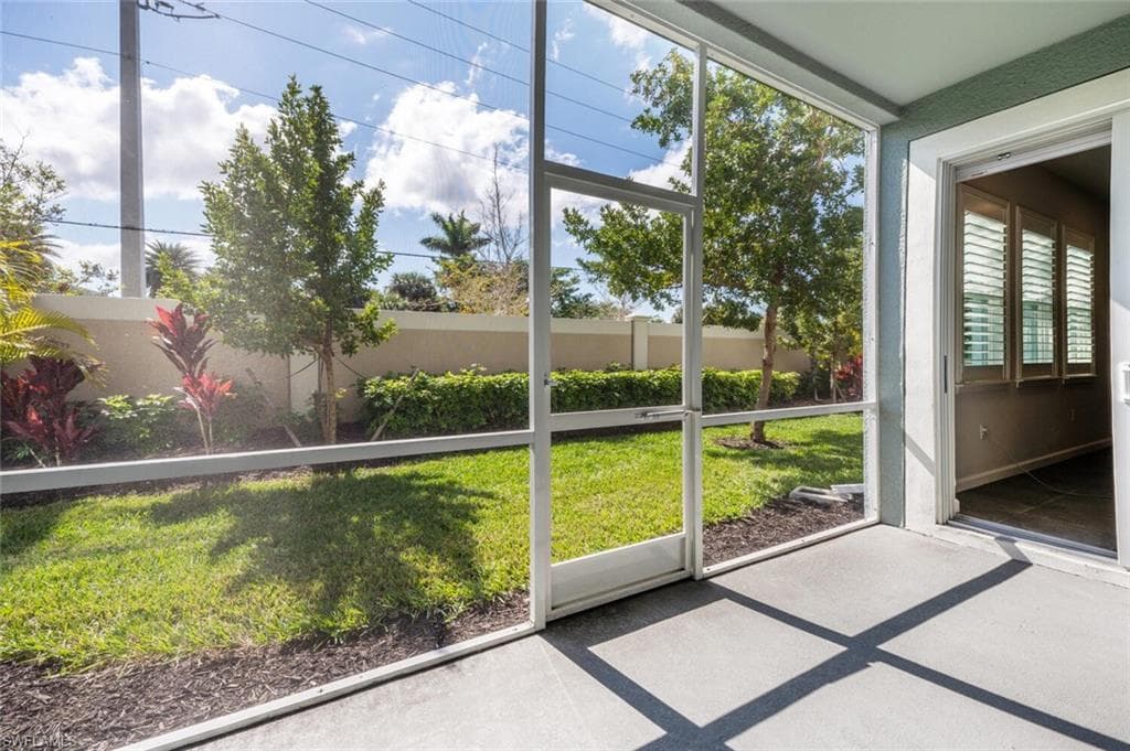 4688 Arboretum Cir 102, Naples, FL 34112-8