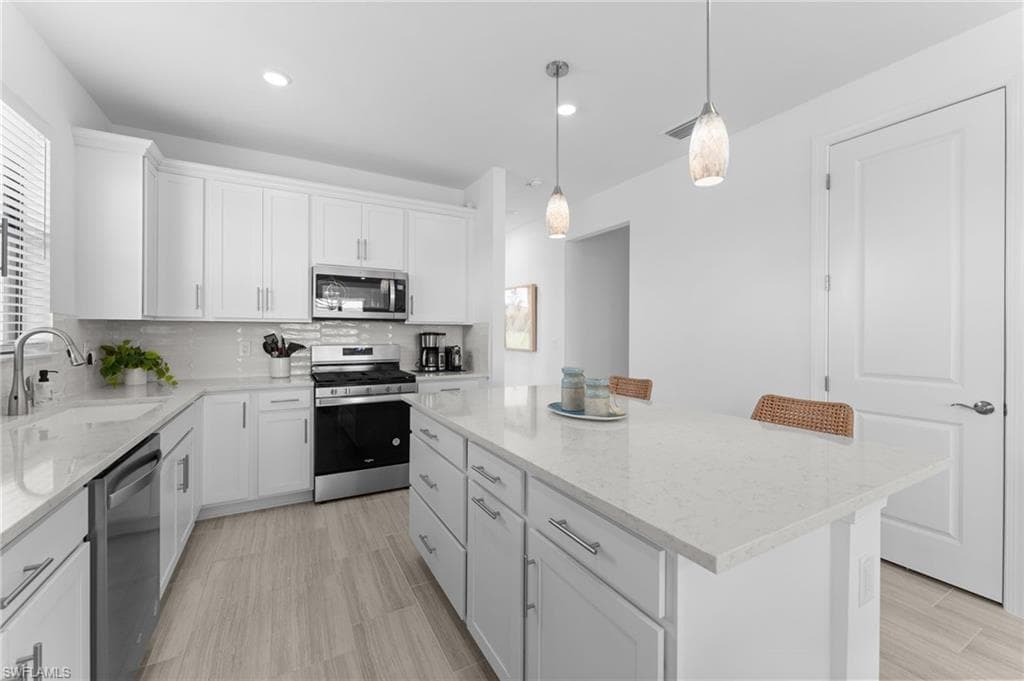 1851 Mesa Ln, Naples, FL 34120-4