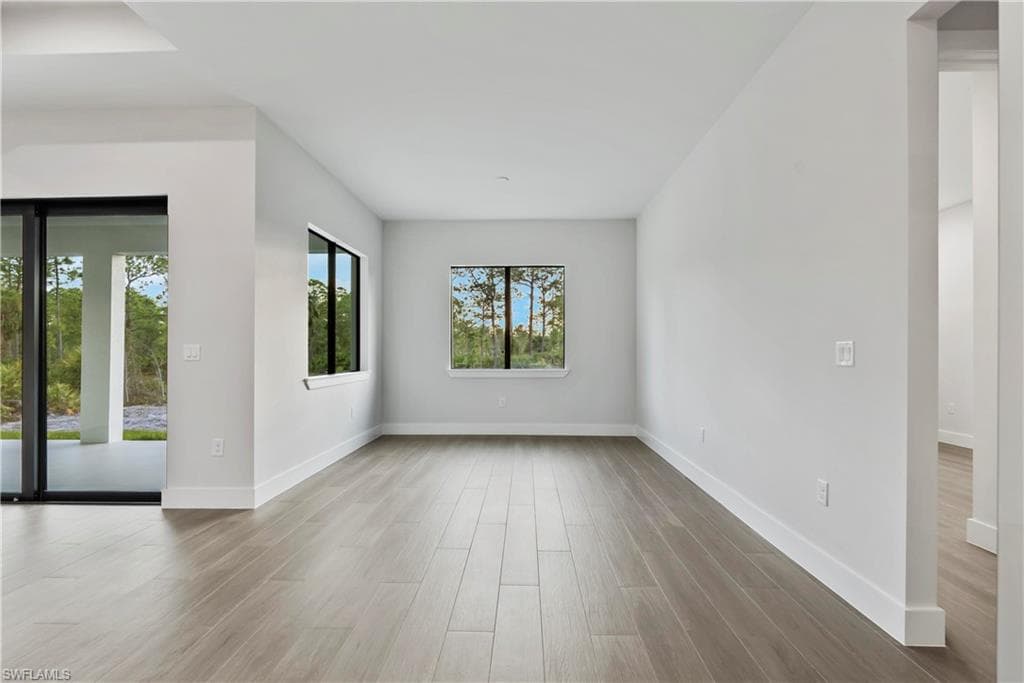 5827 Desoto N Blvd N, Naples, FL 34120-9