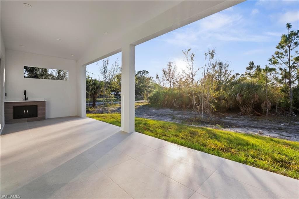 5827 Desoto N Blvd N, Naples, FL 34120-23