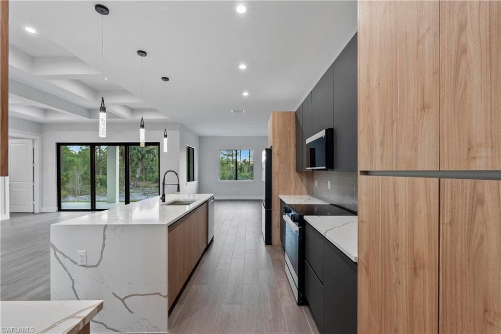 5827 Desoto N Blvd N, Naples, FL 34120-4