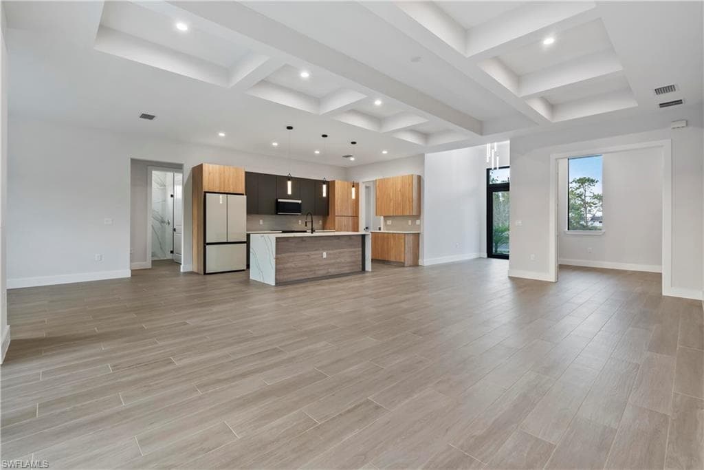 5827 Desoto N Blvd N, Naples, FL 34120-8