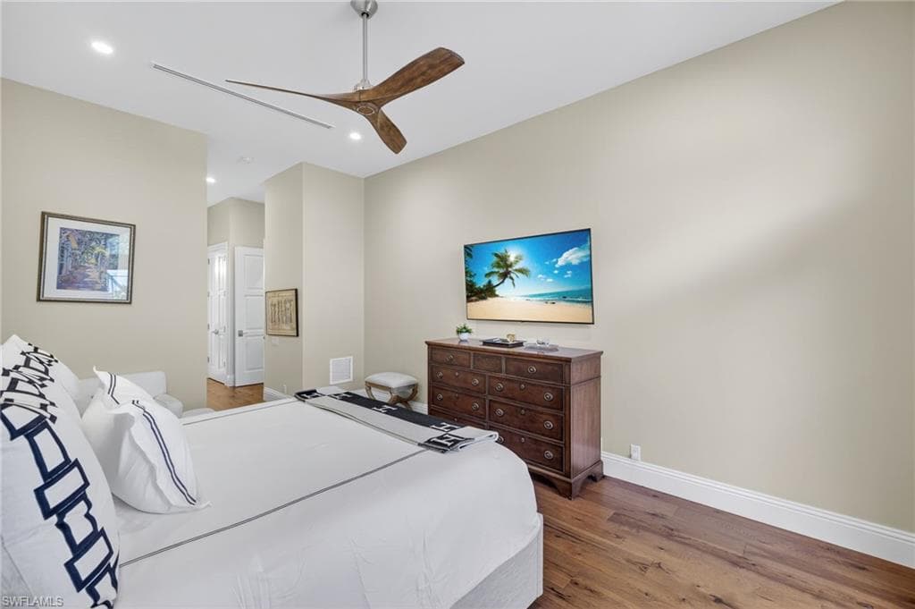 3876 Clipper Cove Dr, Naples, FL 34112-21