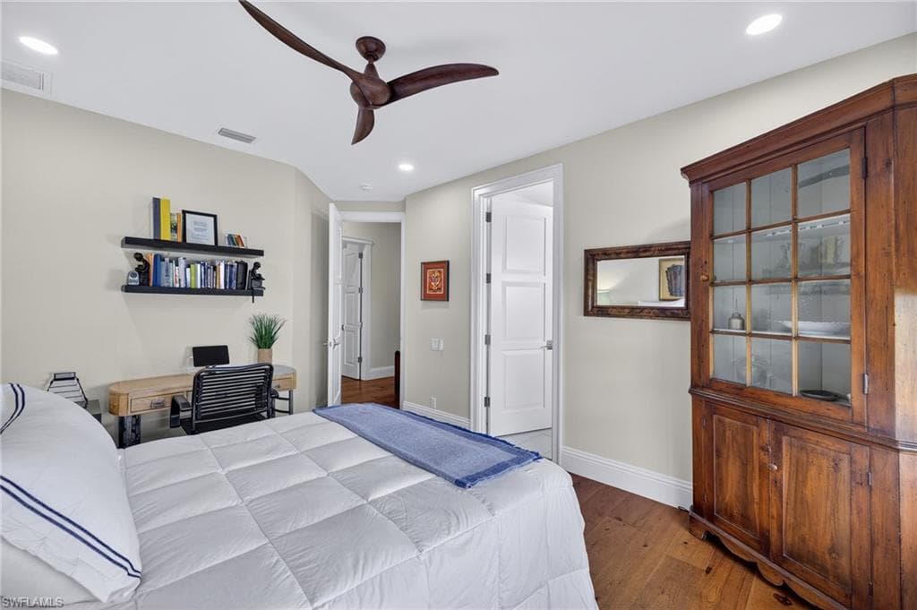 3876 Clipper Cove Dr, Naples, FL 34112-25