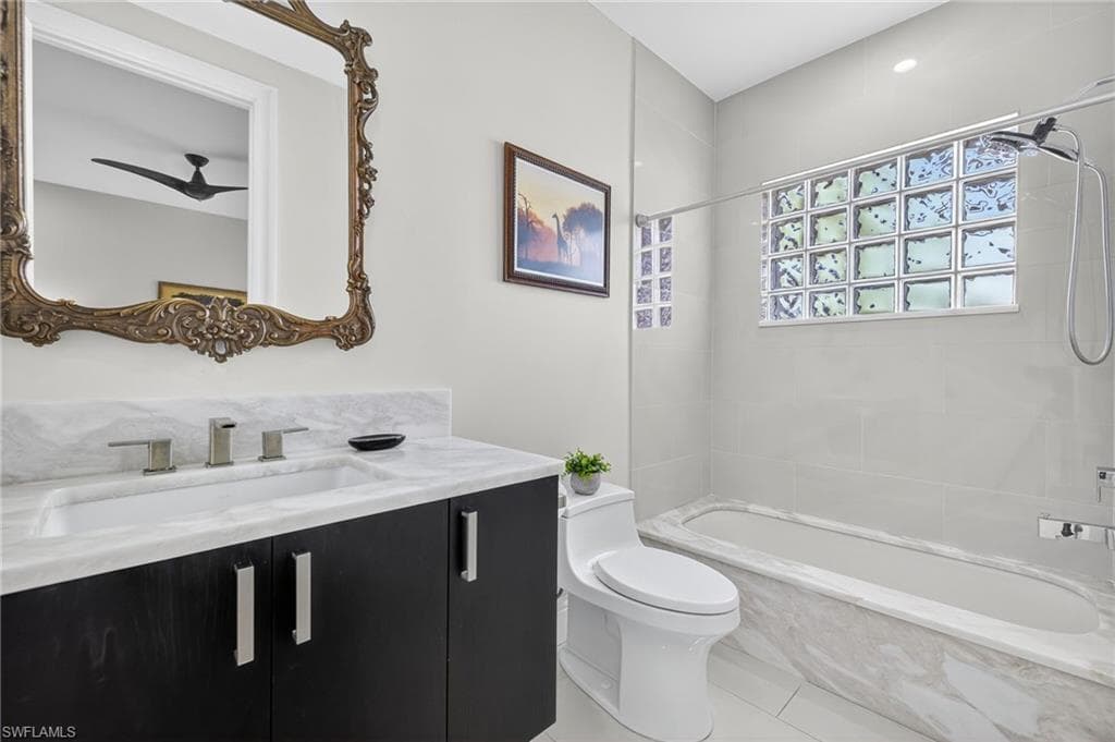 3876 Clipper Cove Dr, Naples, FL 34112-26
