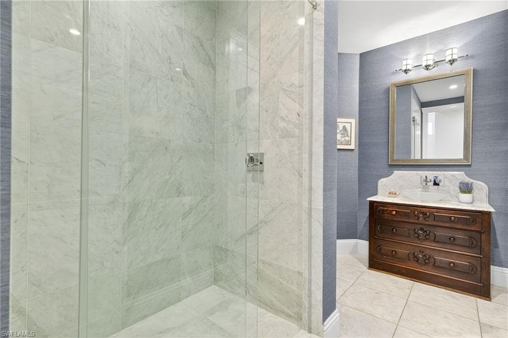 3876 Clipper Cove Dr, Naples, FL 34112-27