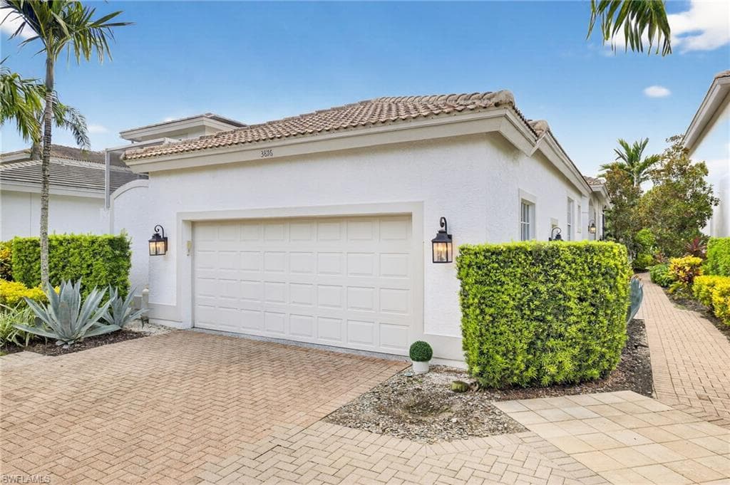 3876 Clipper Cove Dr, Naples, FL 34112-35