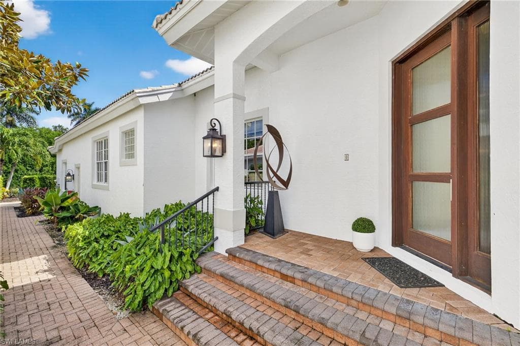 3876 Clipper Cove Dr, Naples, FL 34112-3