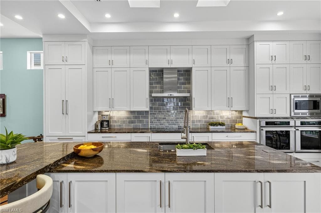 3876 Clipper Cove Dr, Naples, FL 34112-7