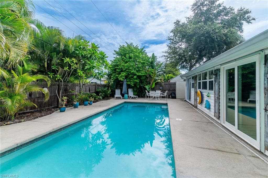 1971 Harbor Ln, Naples, FL 34104-24