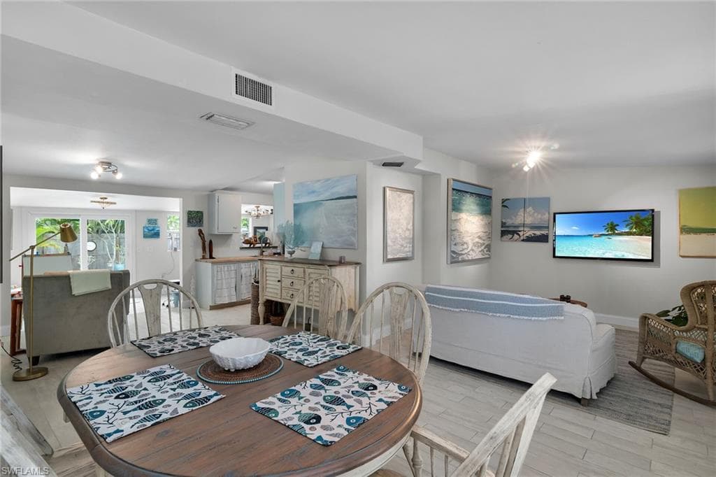1971 Harbor Ln, Naples, FL 34104-3