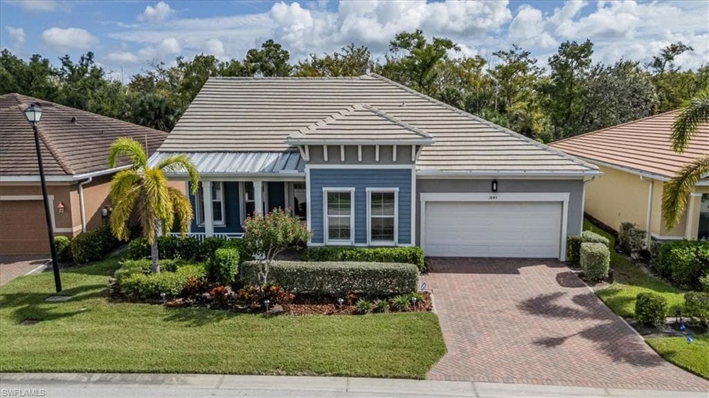 3845 Helmsman Dr, Naples, FL 34120-1