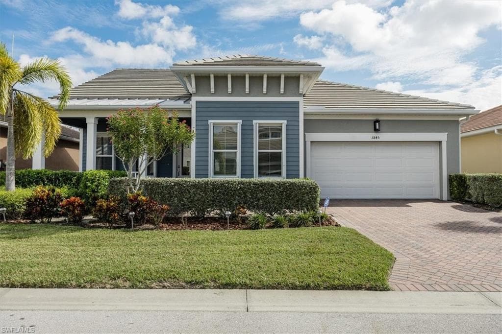 3845 Helmsman Dr, Naples, FL 34120-3