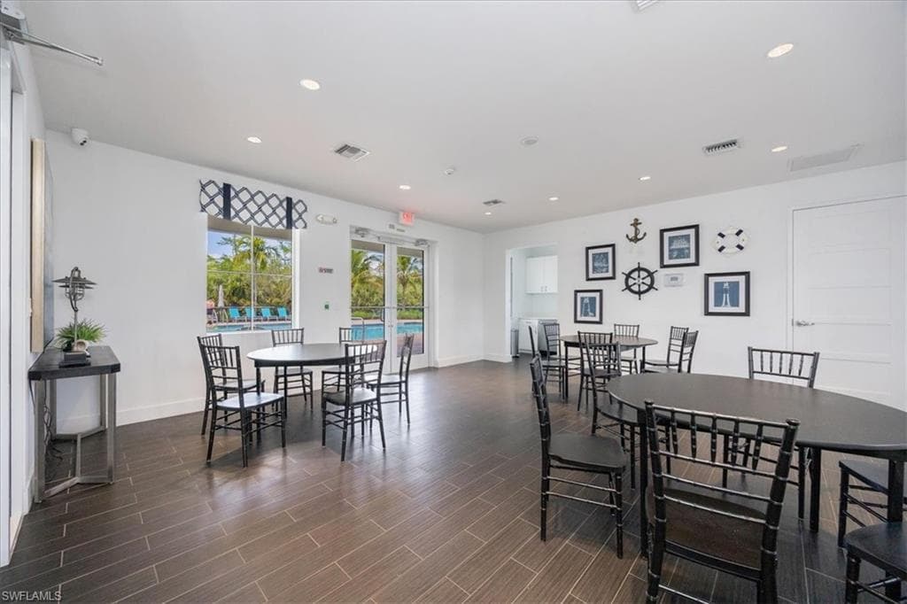 3845 Helmsman Dr, Naples, FL 34120-44