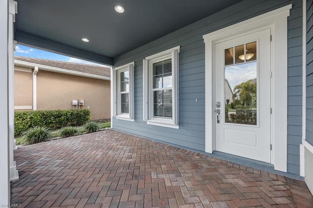 3845 Helmsman Dr, Naples, FL 34120-4