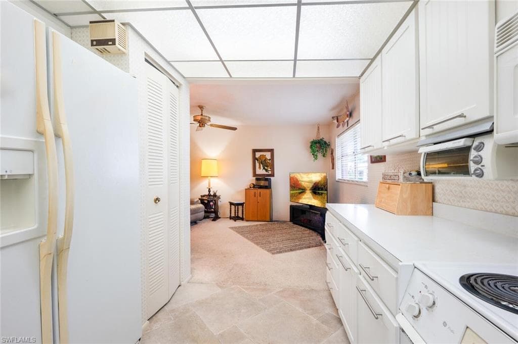 1381 Woodridge Ave, Naples, FL 34103-10