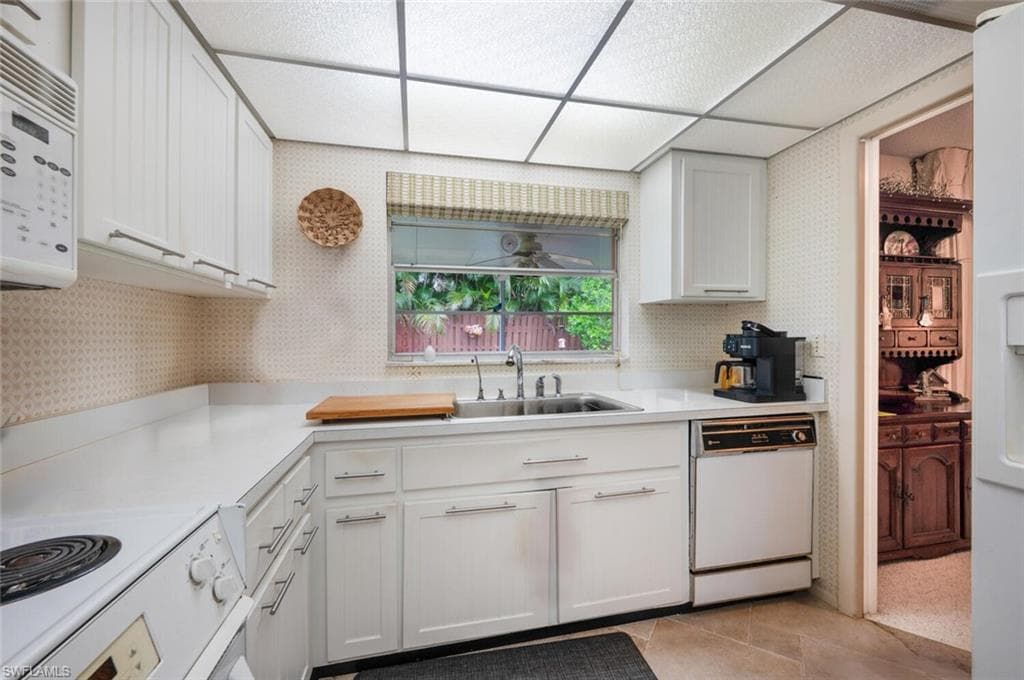 1381 Woodridge Ave, Naples, FL 34103-11