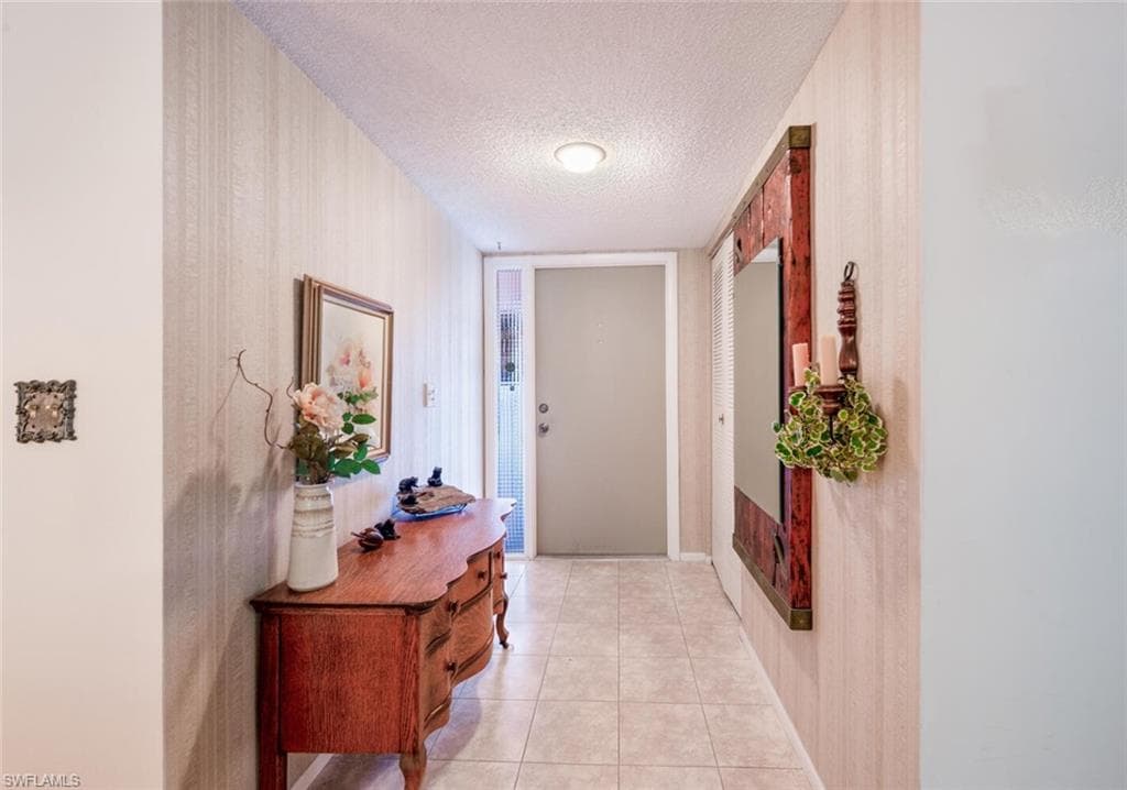 1381 Woodridge Ave, Naples, FL 34103-20