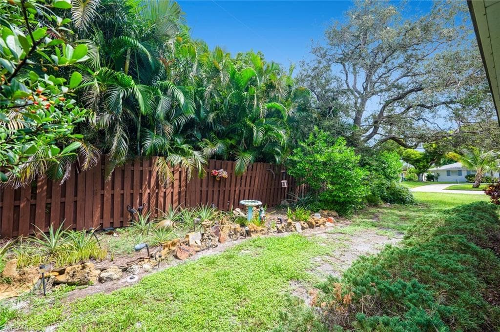 1381 Woodridge Ave, Naples, FL 34103-23