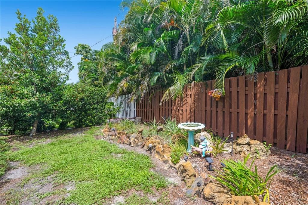 1381 Woodridge Ave, Naples, FL 34103-24