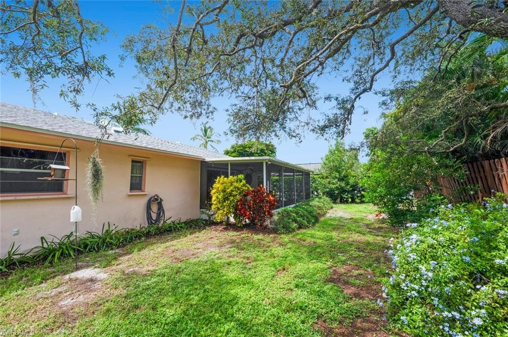 1381 Woodridge Ave, Naples, FL 34103-25