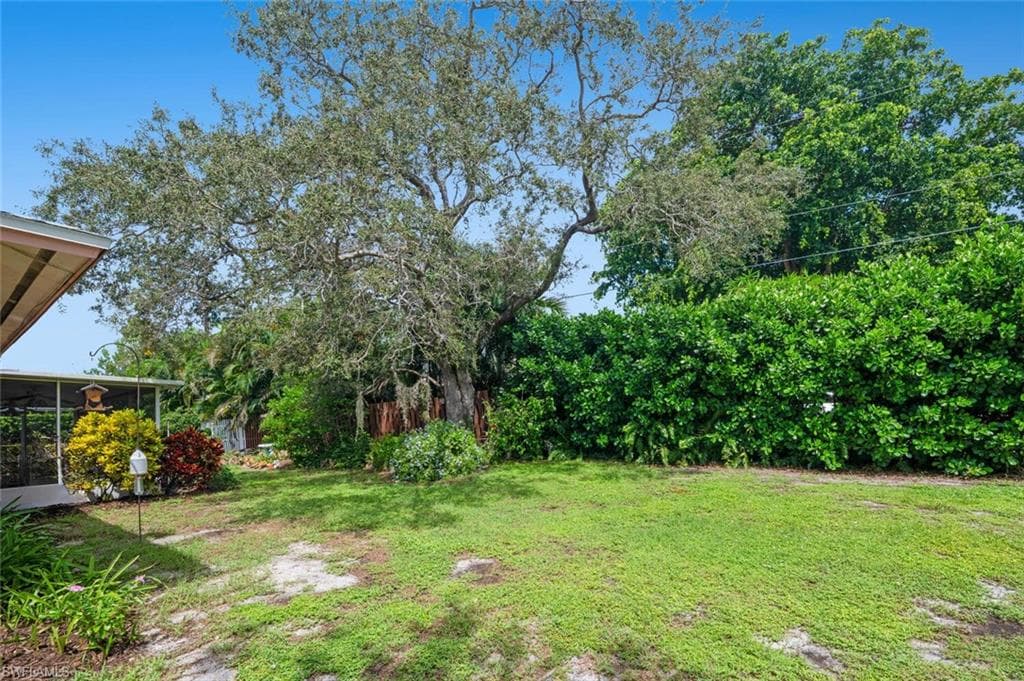 1381 Woodridge Ave, Naples, FL 34103-26