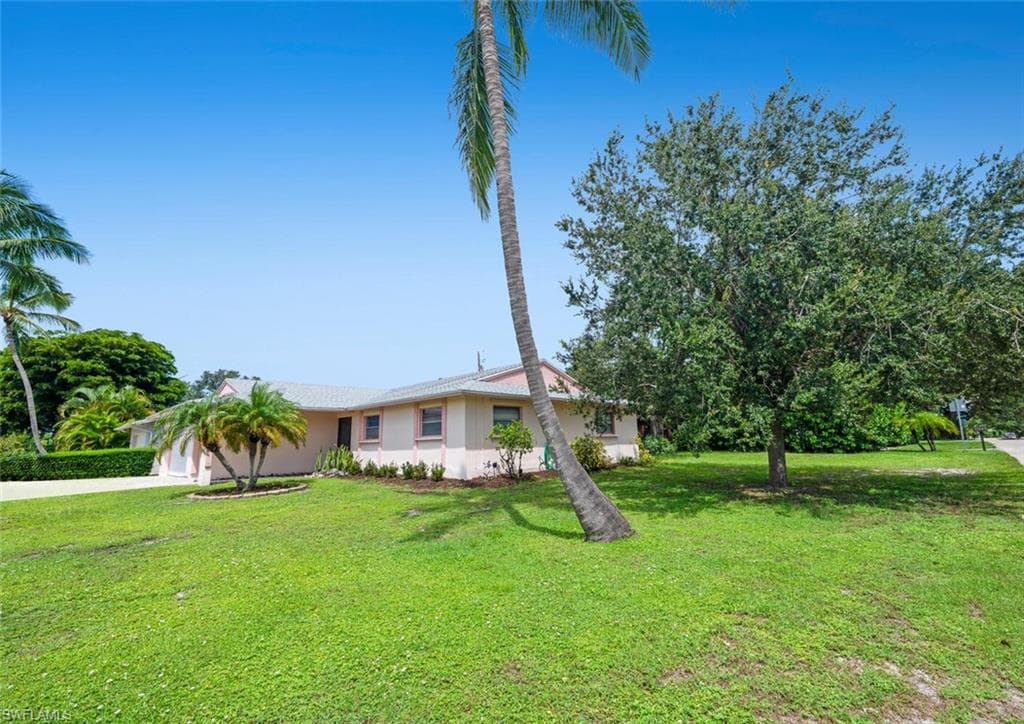 1381 Woodridge Ave, Naples, FL 34103-29