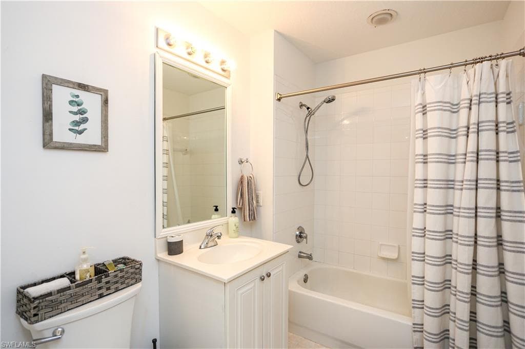 8365 Whisper Trace Way L-103, Naples, FL 34114-26