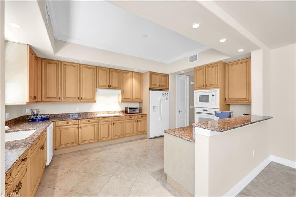 545 Avellino Isles Cir 102, Naples, FL 34119-8