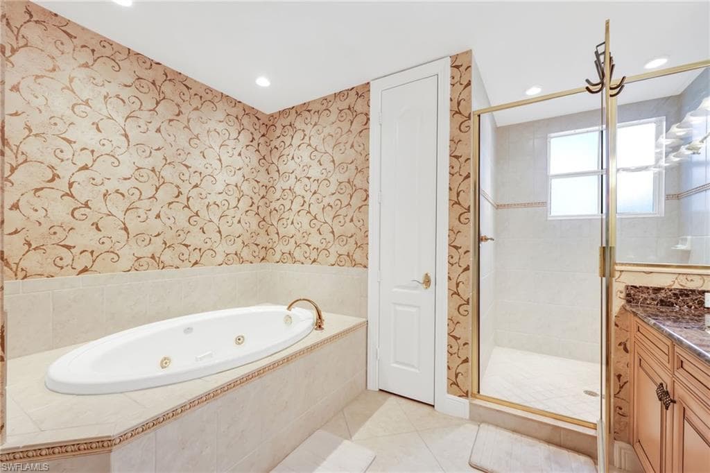 545 Avellino Isles Cir 102, Naples, FL 34119-14