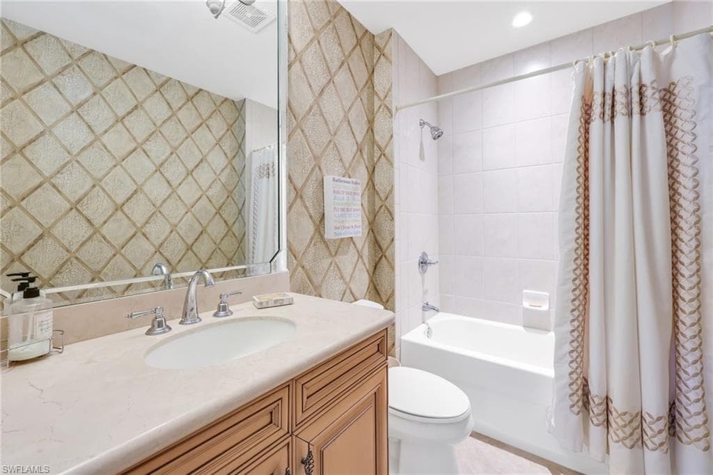 545 Avellino Isles Cir 102, Naples, FL 34119-16