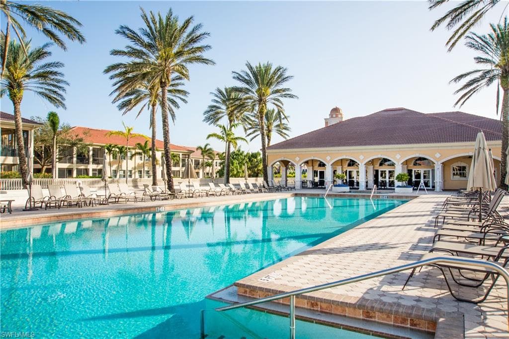 545 Avellino Isles Cir 102, Naples, FL 34119-28