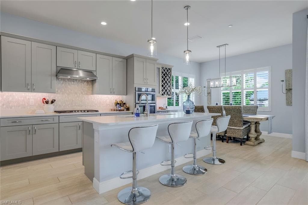 8936 Saint Lucia Dr 201, Naples, FL 34114-9