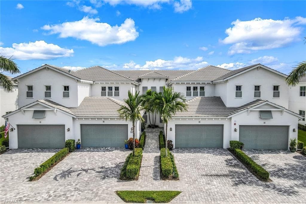 8936 Saint Lucia Dr 201, Naples, FL 34114-2