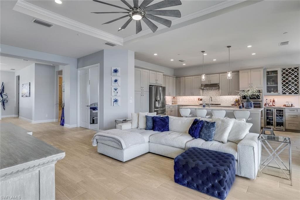 8936 Saint Lucia Dr 201, Naples, FL 34114-6