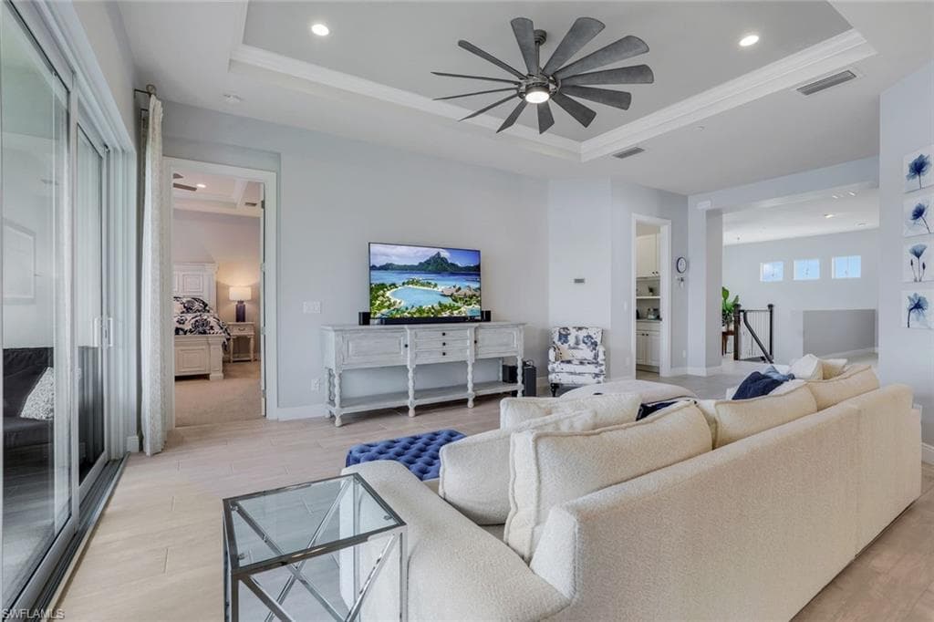 8936 Saint Lucia Dr 201, Naples, FL 34114-7