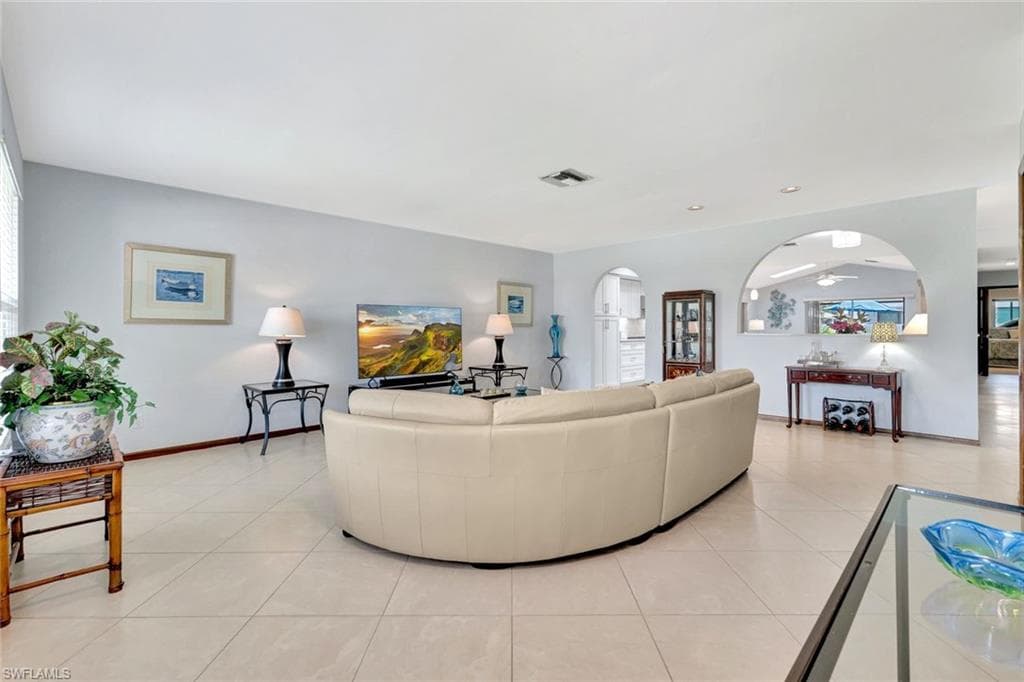 550 94th Ave N, Naples, FL 34108-16