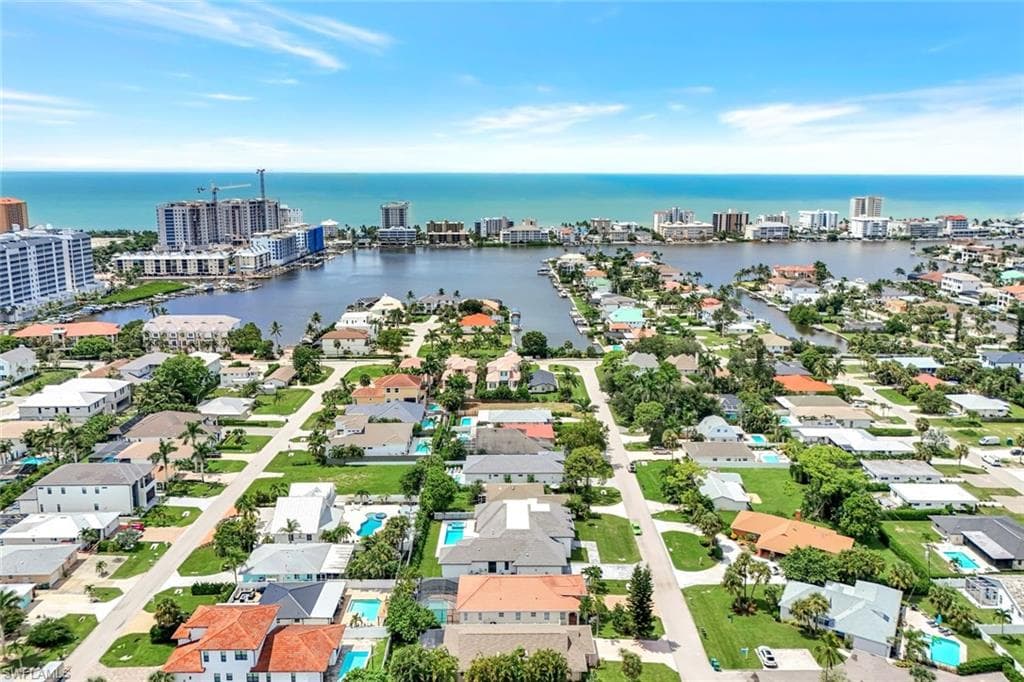 550 94th Ave N, Naples, FL 34108-1