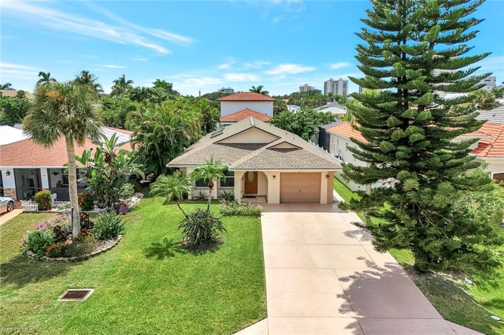 550 94th Ave N, Naples, FL 34108-3