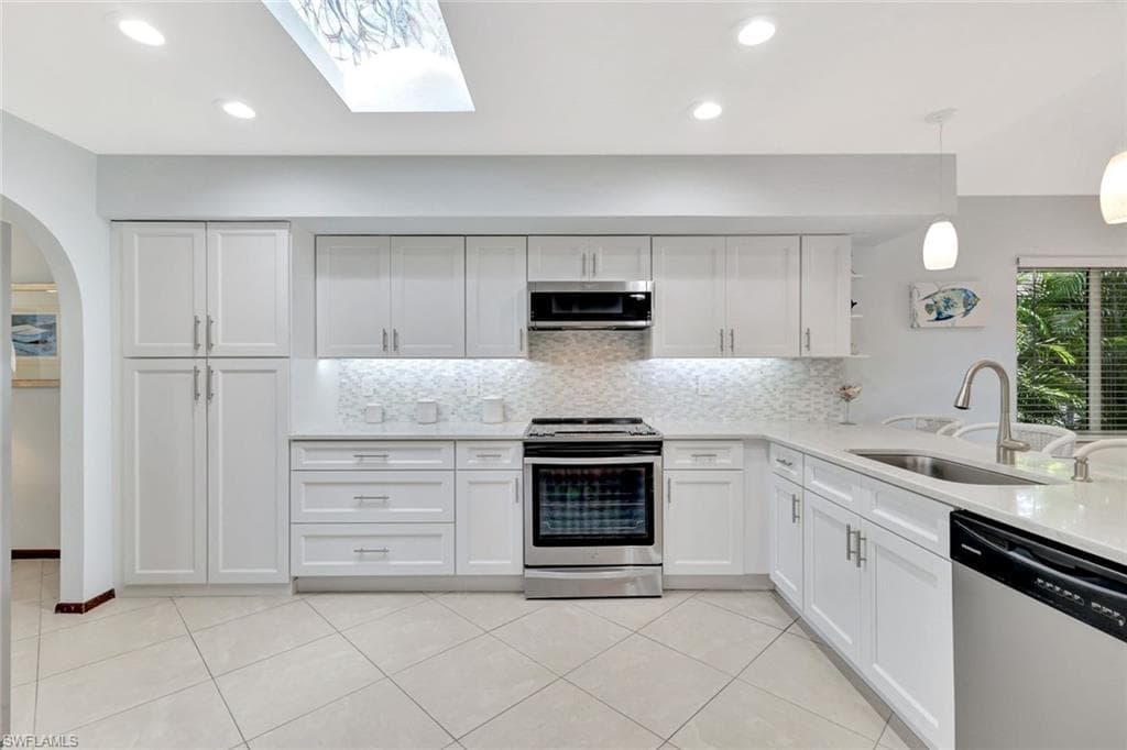 550 94th Ave N, Naples, FL 34108-6