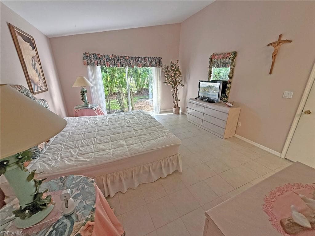 1279 Naples Lake Dr, Naples, FL 34104-17